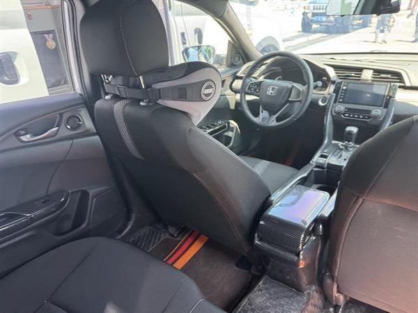 思域 2021款 HATCHBACK 220TURBO CVT潮酷控