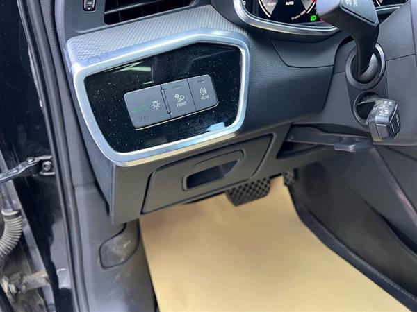 奥迪A6L 2021款 45 TFSI 臻选动感型
