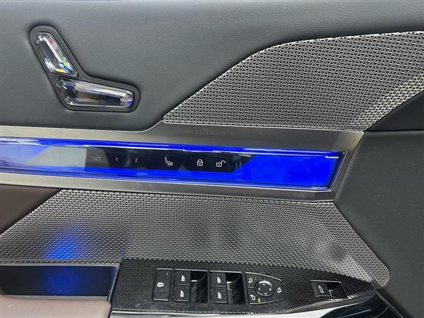 宝马i7 2023款 eDrive50L 领先M运动套装