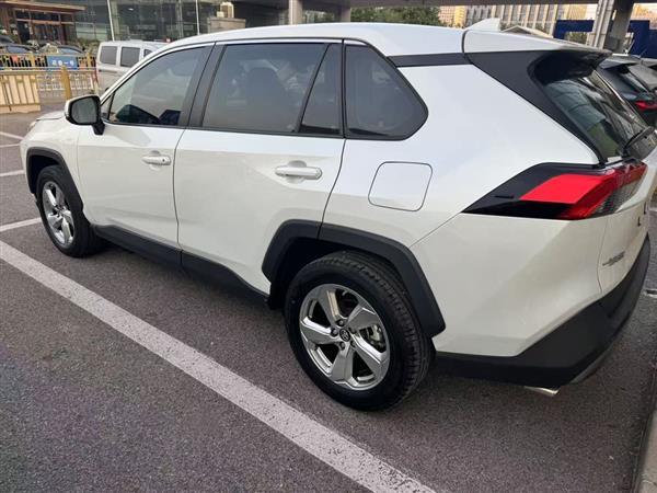 RAV4荣放 2021款 2.0L CVT两驱风尚PLUS版