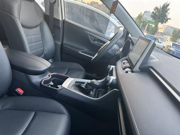 RAV4荣放 2021款 2.0L CVT两驱风尚PLUS版