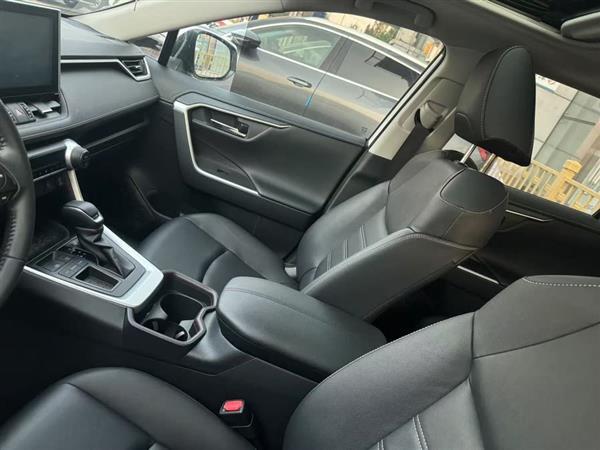 RAV4荣放 2021款 2.0L CVT两驱风尚PLUS版