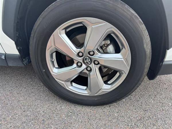 RAV4荣放 2021款 2.0L CVT两驱风尚PLUS版