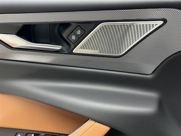 捷豹XEL 2025款 2.0T 250PS R-DYNAMIC 90周年典藏版