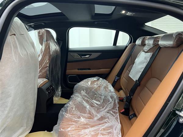 捷豹XEL 2025款 2.0T 250PS R-DYNAMIC 90周年典藏版
