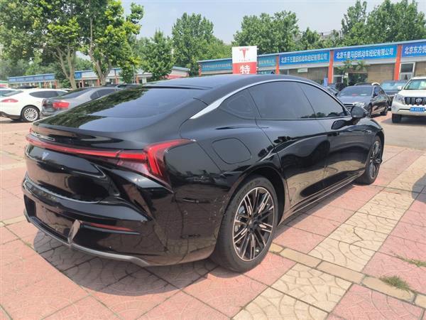 哪吒S 2022款 增程版 1160km 后驱中版