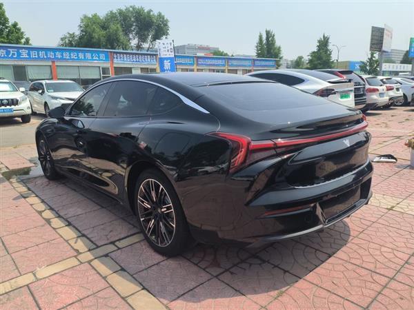 哪吒S 2022款 增程版 1160km 后驱中版
