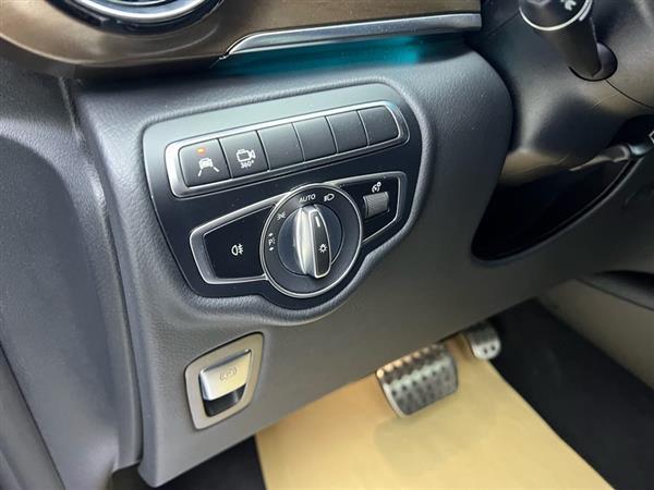 奔驰V级 2022款 V 260 L 长轴距豪华版