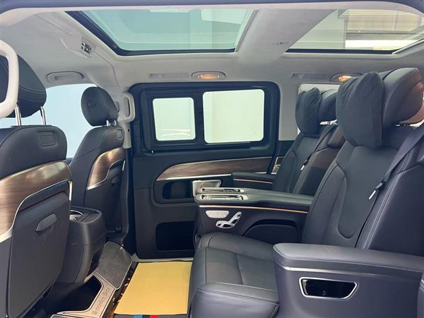 奔驰V级 2022款 V 260 L 长轴距豪华版