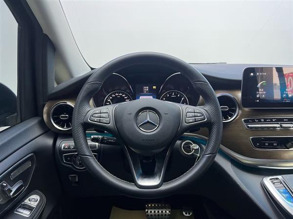 奔驰V级 2022款 V 260 L 长轴距豪华版