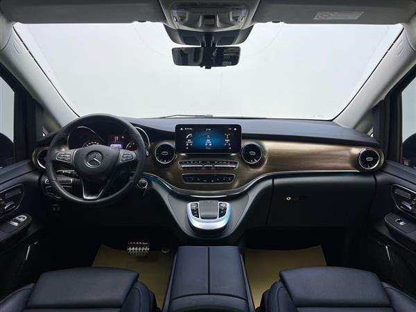 奔驰V级 2022款 V 260 L 长轴距豪华版