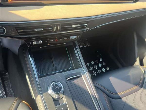 探险者 2024款 2.3T EcoBoost 昆仑巅峰版 7座