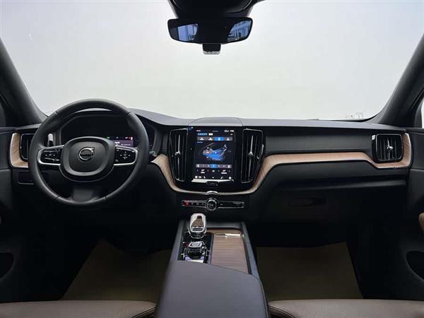 沃尔沃XC60 2024款 B5 四驱智远豪华版