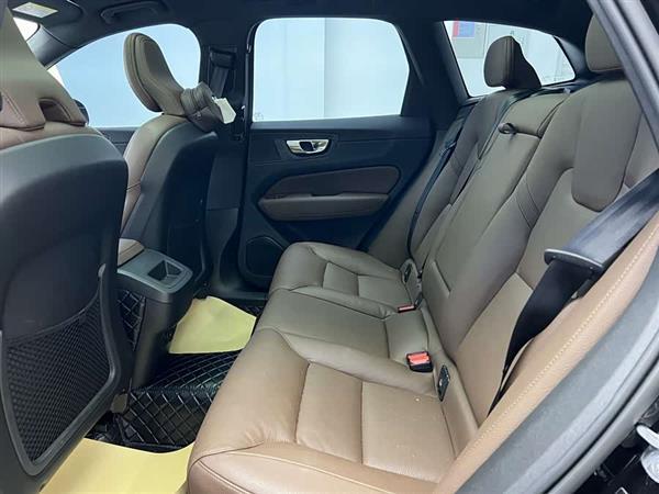 沃尔沃XC60 2024款 B5 四驱智远豪华版