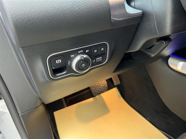 奔驰GLB 2023款 GLB 220 4MATIC