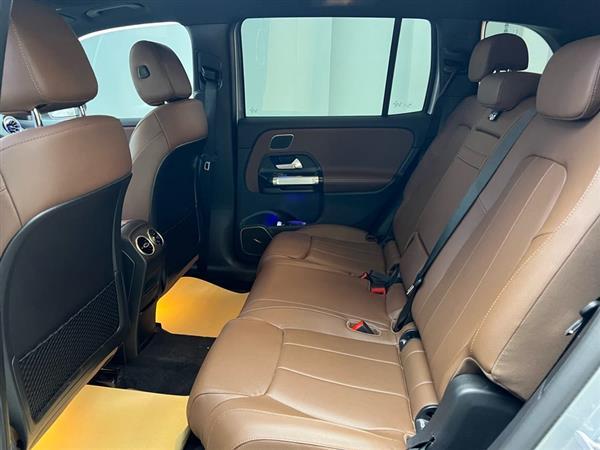 奔驰GLB 2023款 GLB 220 4MATIC