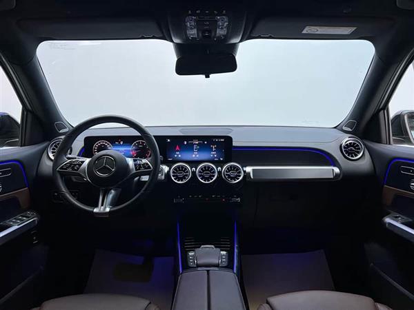 奔驰GLB 2023款 GLB 220 4MATIC