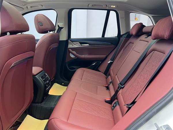宝马X3 2022款 xDrive30i 领先型 M曜夜套装