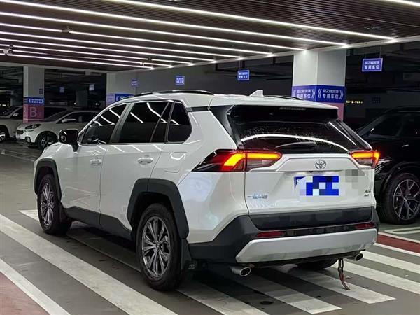 RAV4荣放 2023款 2.0L CVT四驱探险Plus版