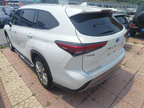 汉兰达 2022款 双擎 2.5L 四驱尊贵版 7座