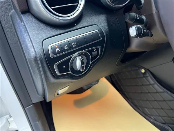 奔驰GLC 2018款 GLC 300 4MATIC 动感型