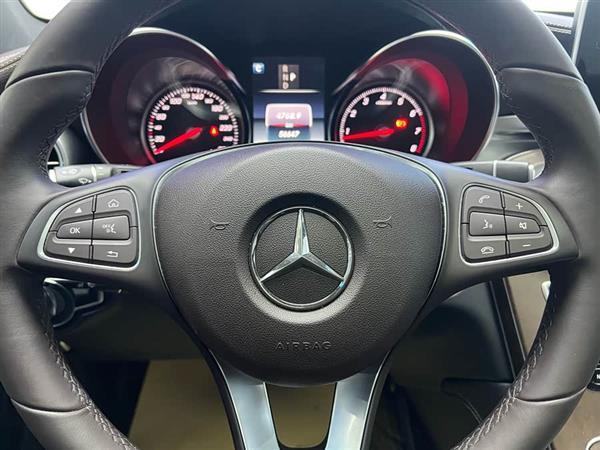 奔驰GLC 2018款 GLC 300 4MATIC 动感型