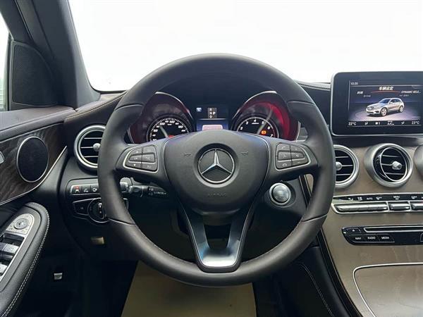 奔驰GLC 2018款 GLC 300 4MATIC 动感型