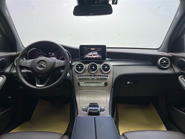 奔驰GLC 2018款 GLC 300 4MATIC 动感型