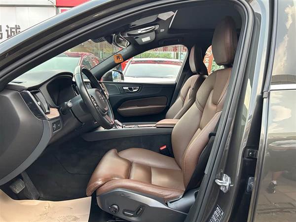 沃尔沃XC60 2021款 T5 四驱智远运动版