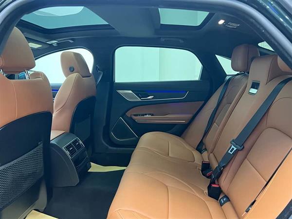 捷豹XFL 2022款 XFL 2.0T P250 两驱尊享豪华版