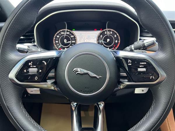 捷豹XFL 2022款 XFL 2.0T P250 两驱尊享豪华版
