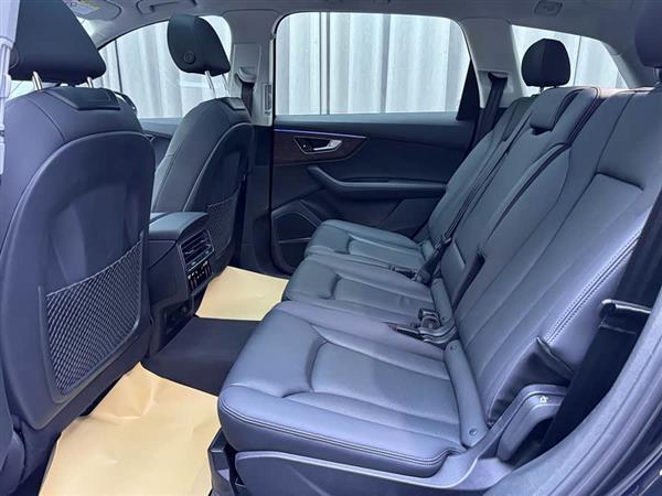 奥迪Q7 2023款 55 TFSI quattro S line运动型
