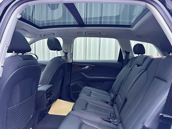 奥迪Q7 2023款 55 TFSI quattro S line运动型
