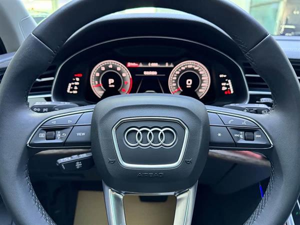 奥迪Q7 2023款 55 TFSI quattro S line运动型