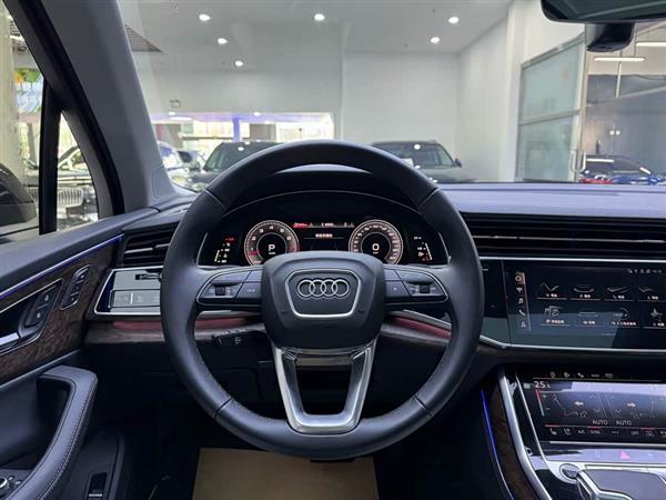奥迪Q7 2023款 55 TFSI quattro S line运动型