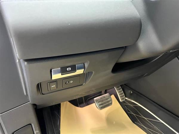 揽胜极光 2020款 249PS R-DYNAMIC SE 运动科技版