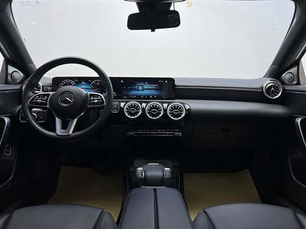 奔驰A级 2021款 A 200 L 运动轿车动感型