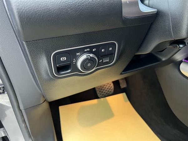 奔驰GLB 2024款 GLB 220 4MATIC