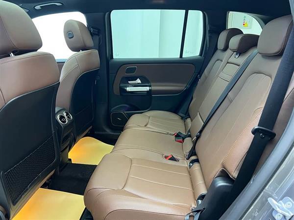奔驰GLB 2024款 GLB 220 4MATIC