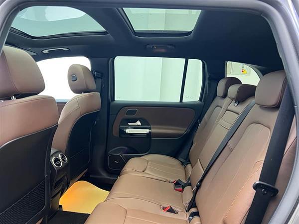 奔驰GLB 2024款 GLB 220 4MATIC