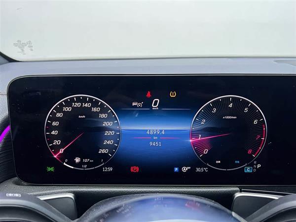 奔驰GLB 2024款 GLB 220 4MATIC