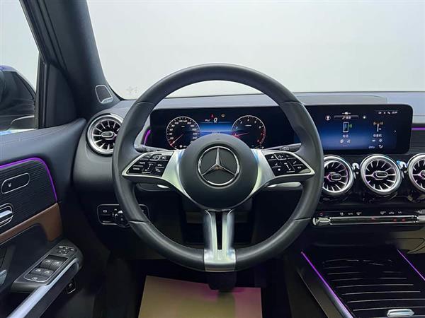 奔驰GLB 2024款 GLB 220 4MATIC