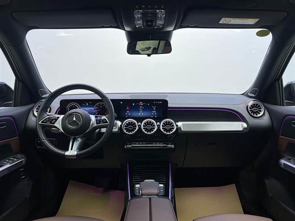 奔驰GLB 2024款 GLB 220 4MATIC