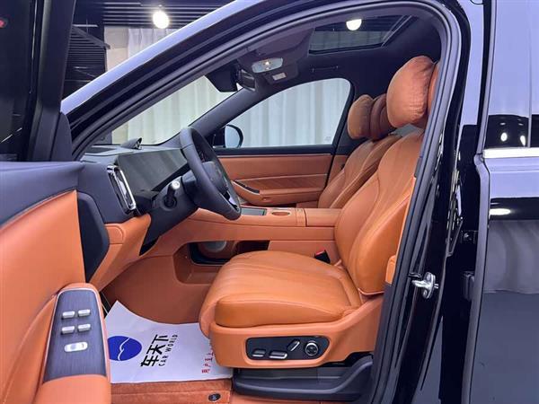 问界M8 2025款 增程 Max+版 53.4kWh 6座版