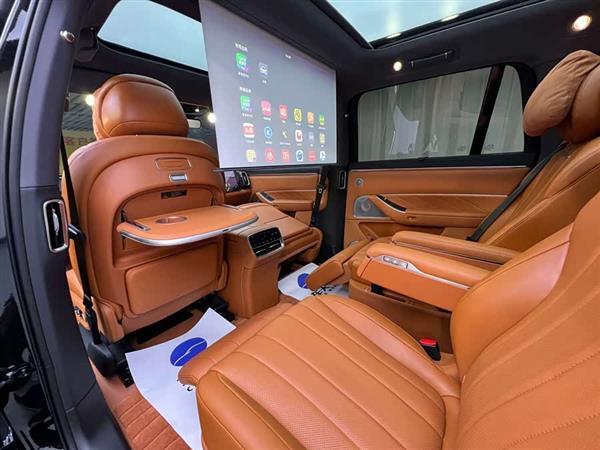 问界M8 2025款 增程 Max+版 53.4kWh 6座版