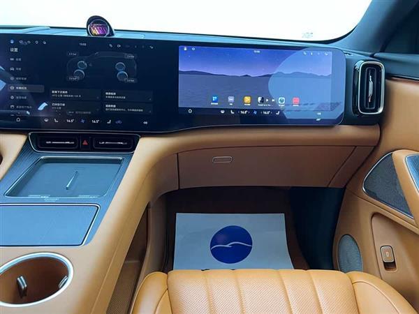 问界M8 2025款 增程 Max+版 53.4kWh 6座版