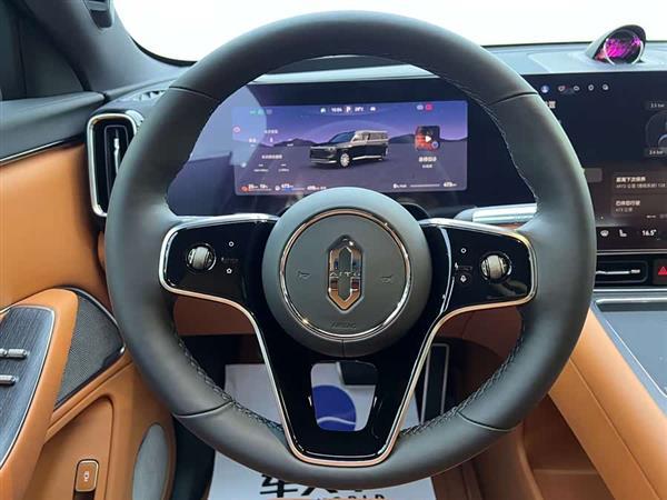 问界M8 2025款 增程 Max+版 53.4kWh 6座版