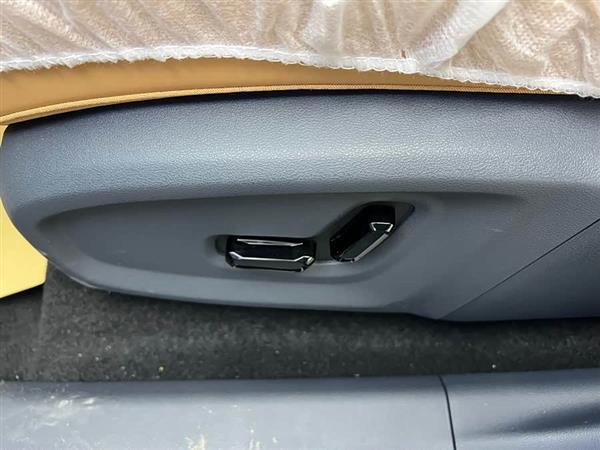 银河L7 2025款 EM-i 115km 探索版