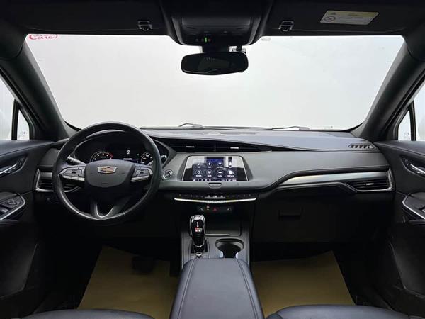 凯迪拉克XT4 2021款 28T 两驱豪华型