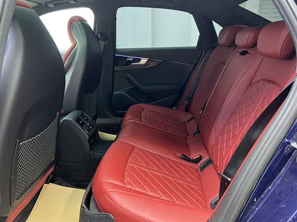 奥迪S4 2023款 S4 3.0TFSI